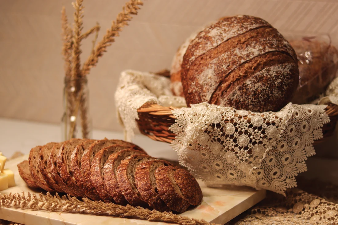 Commercial sandwich breads, Garlic loaf, Milk bread and Brown breads